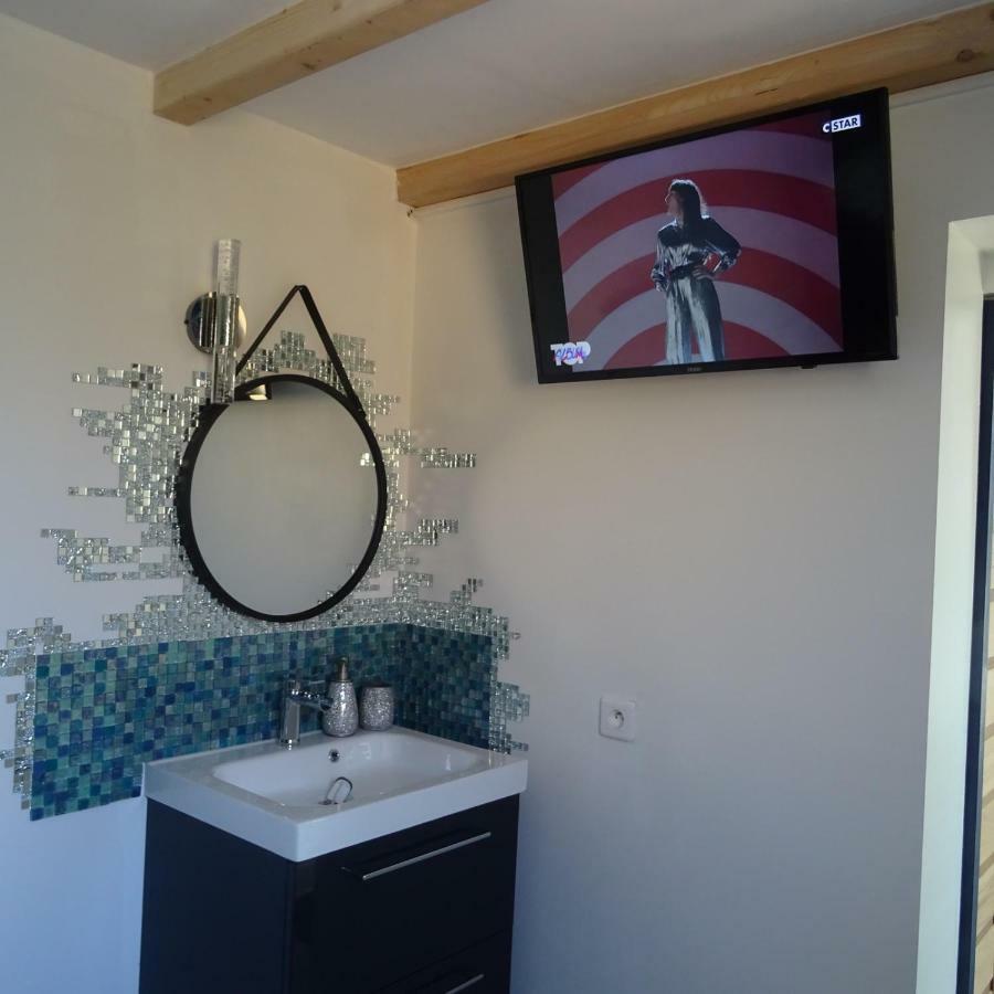 2 Pieces Independant Avec Son Jardinet Prive Hotel Borgo  Exterior photo